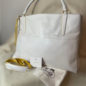 ☀️Coach White and Yellow Leather Tote 30985